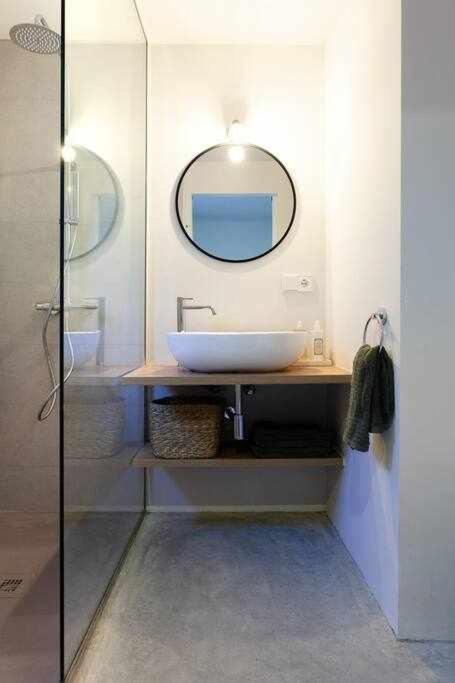 Velo Vern 1 Beautiful New Apartment 2 Bed Ensuite Girona Zewnętrze zdjęcie